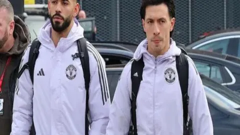 “布朗尼39分神级表现，詹姆斯晒儿子头像庆祝！”